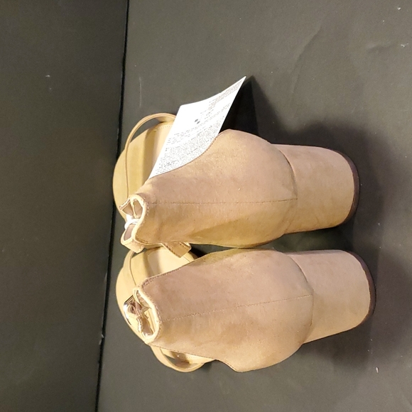 Amazon Essentials Women's Strappy Sandals. Beige Sz 12 - Picture 4 of 5